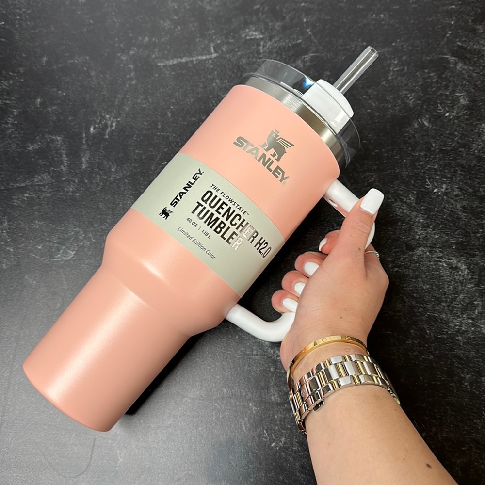 Stanley RARE 40oz Quencher H2.0 Flowstate Tumbler Peach LIMITED EDITION